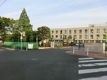 周辺環境　小学校 900m 東松山市立新明小学校