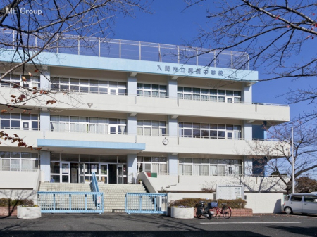 周辺環境　中学校 890m 入間市立黒須中学校