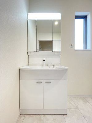 洗面台・洗面所　清潔感のある快適空間、毎日の身支度も気持ち良くお使いいただけます